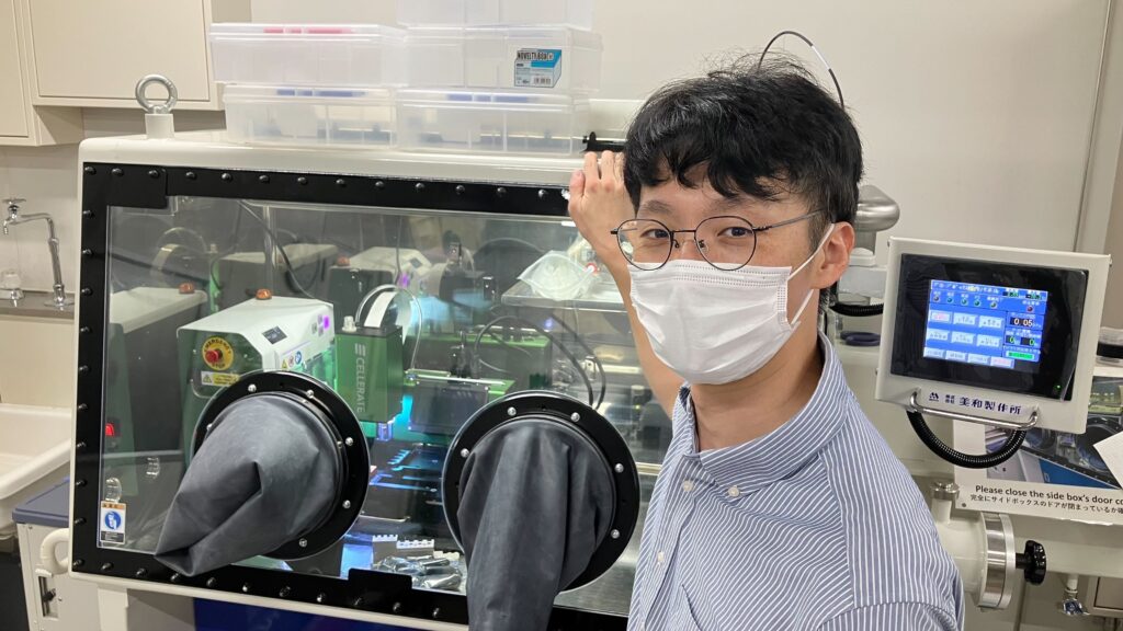 Photos of Dr. Kondo with the Cellerate Cell Assebly & Sealing System